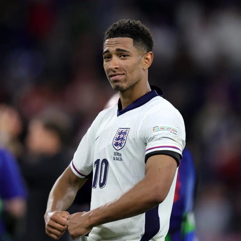 B费谈C罗被罚下：这是足球里会发生的事，他知道自己犯了错误（B费评C罗染红：足球场上常有的事，他已明白自己有错）