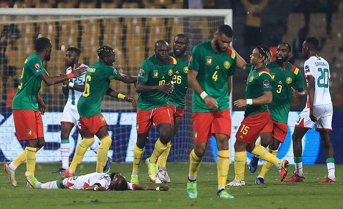 山东5-1三镇，卡扎双响失最佳射手，克雷桑破门，王大雷扑点（山东泰山5-1三镇：卡扎梅开二度仍失最佳射手，克雷桑破门，王大雷扑点）