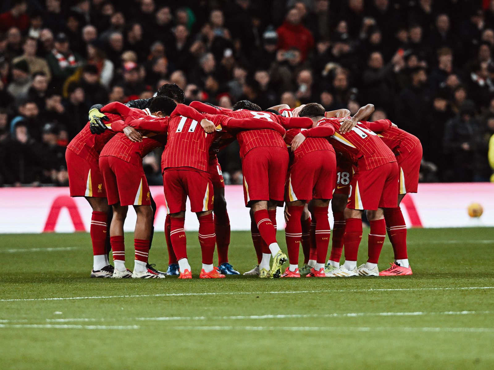 这啥情况？阿隆索赛后和瓜帅握手致意后就直接回更衣室了（怎么回事？阿隆索赛后与瓜帅致意后径直返回更衣室）