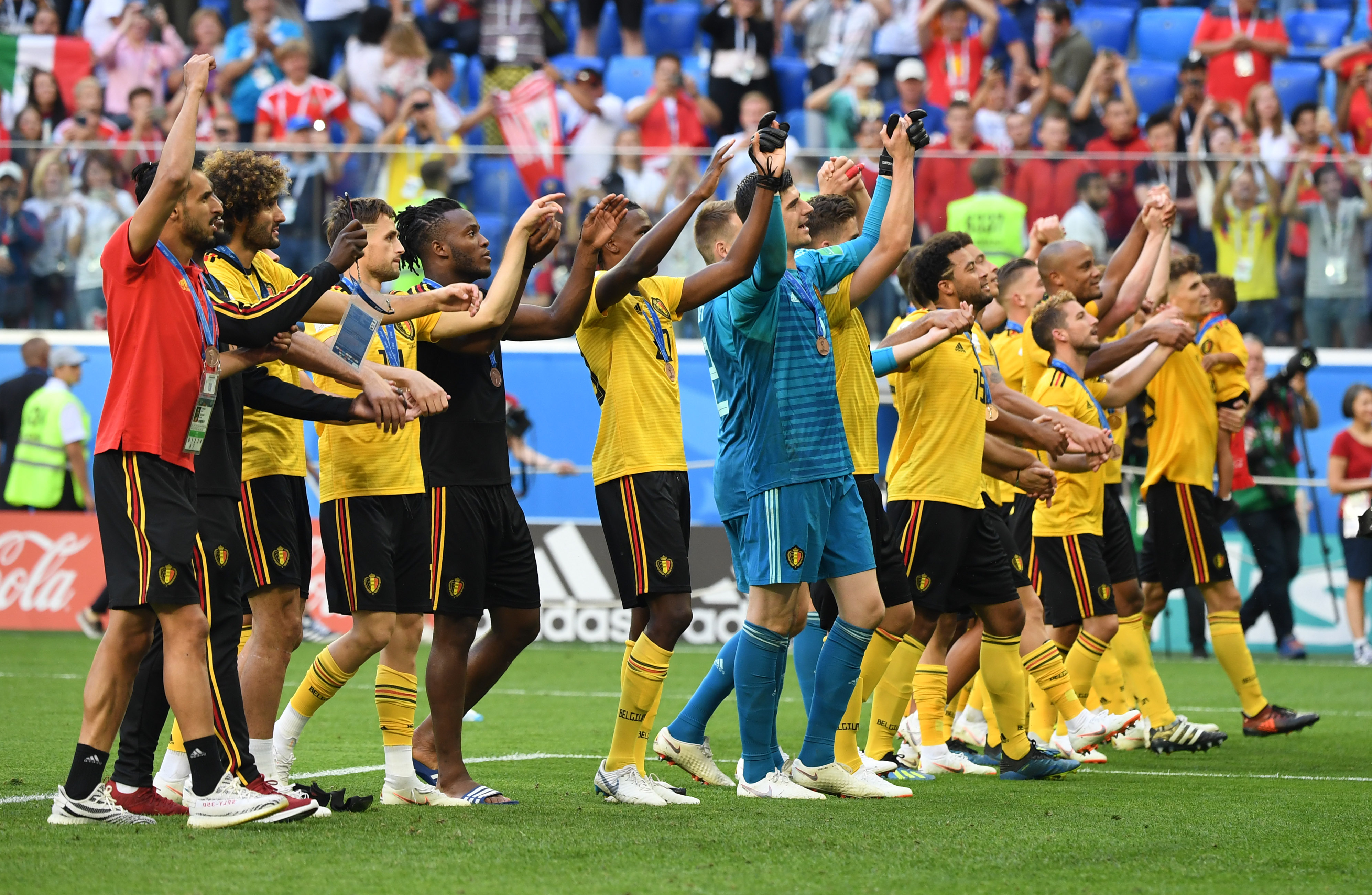 记者：19岁皇马小将巴尔德佩尼亚斯有望首发出战阿拉维斯（记者称19岁皇马新星巴尔德佩尼亚斯或将首发对阵阿拉维斯）